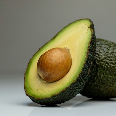 5 Incredible Things That Happen When You Eat An Avocado Every Day
