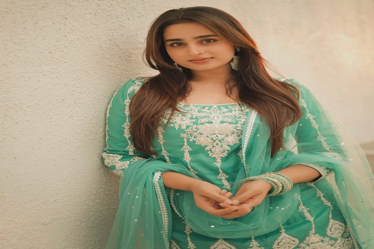 Ayesha khan,Ayesha Khan Instagram,Ayesha Khan Latest updates,social media,news and media,Ayesha Khan viral pics,Ayesha Khan affairs,trending story,viral pics,Whosthat360
