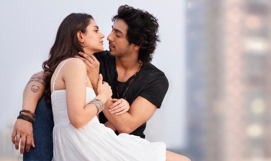 <i>Saiyaara</i> X Reviews: Fans Hail Ahaan Panday And Aneet Padda's Performance In Debut Film