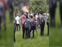 बांग्लादेश के ढाका में एयरफोर्स का फाइटर जेट कॉलेज कैंपस के ऊपर क्रैश, 16 बच्चों समेत 19 की मौत बांग्लादेश के ढाका में एयरफोर्स का फाइटर जेट कॉलेज कैंपस के ऊपर क्रैश, 16 बच्चों समेत 19 की मौत