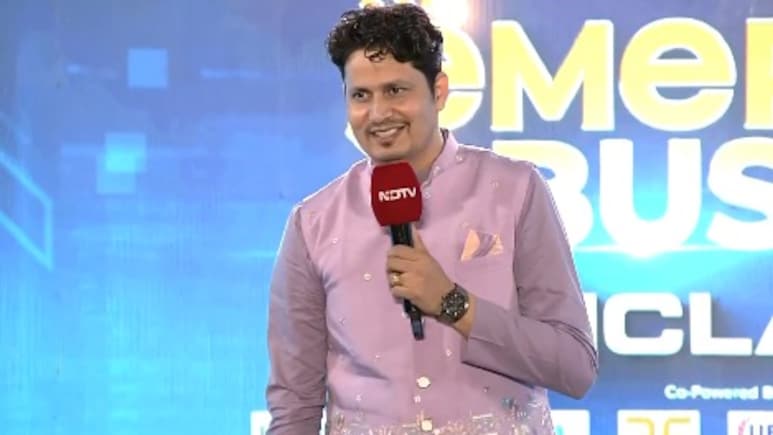 डॉक्टर से गायक तक का सफर, डॉ. संजय मुकुंदगढ़ के लोक गीत सुन मंत्रमुग्ध हो जाते हैं लोग