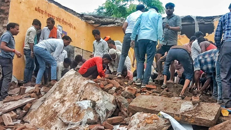 झालावाड़ में स्कूल इमारत गिरने का NHRC ने लिया संज्ञान, राजस्थान सरकार को जारी किया नोटिस झालावाड़ में स्कूल इमारत गिरने का NHRC ने लिया संज्ञान, राजस्थान सरकार को जारी किया नोटिस