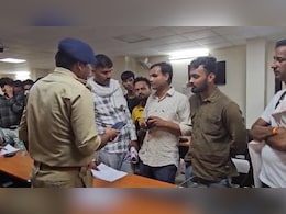 SP ऑफिस पहुंचे दृष्टिबाधित लोग, सड़कों और चौराहों पर बढ़ा ट्रैफिक; रोड पार करने होती दिक्कत के लिए दिया सुझाव