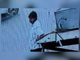 Rajasthan: जोधपुर में दिनदहाड़े एसडीएम के घर चोरी, 5 मिनट में लाखों की ज्वेलरी चोरी Rajasthan: जोधपुर में दिनदहाड़े एसडीएम के घर चोरी, 5 मिनट में लाखों की ज्वेलरी चोरी