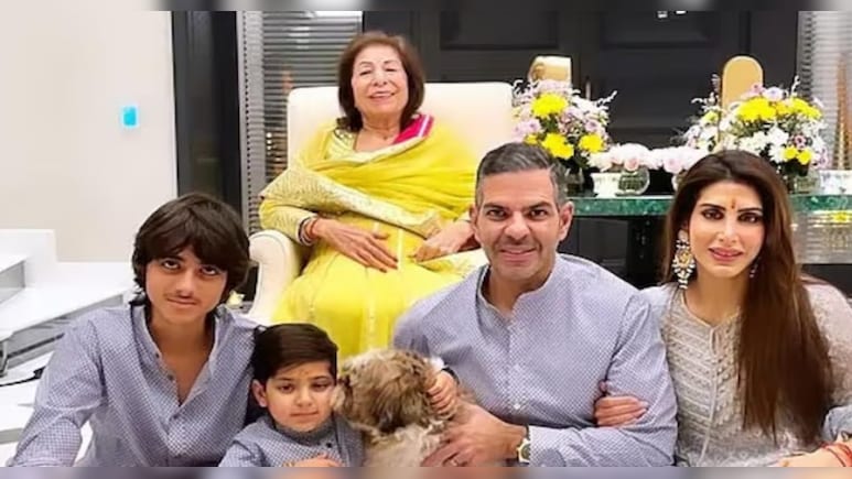 संजय कपूर की मां ने लगाए 'पारिवारिक' संपत्ति हड़पने के आरोप, कंपनी ने उन्हें ही किनारे कर दिया संजय कपूर की मां ने लगाए 'पारिवारिक' संपत्ति हड़पने के आरोप, कंपनी ने उन्हें ही किनारे कर दिया
