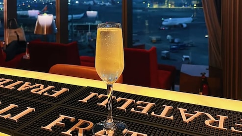 Who Really Pays For Your 'Free' Airport Lounge Visit? Data Analyst Breaks It Down