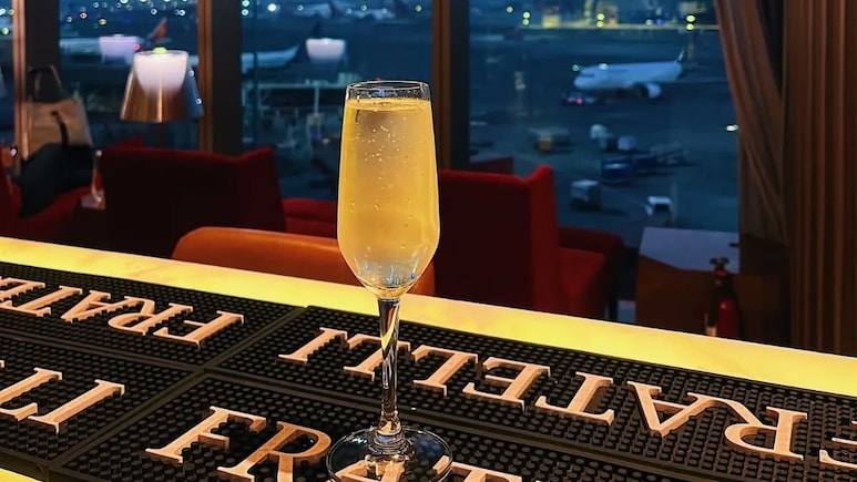 Who Really Pays For Your 'Free' Airport Lounge Visit? Data Analyst Breaks It Down Who Really Pays For Your 'Free' Airport Lounge Visit? Data Analyst Breaks It Down