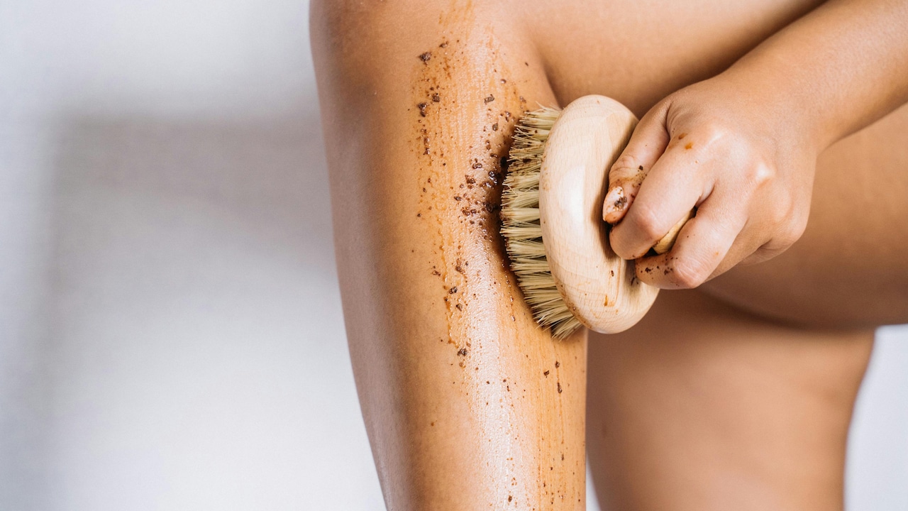 Follow these 10 tips to use coffee body scrubs the right way