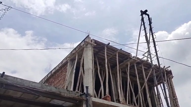झुंझुनूं के पिलानी में दर्दनाक हादसा, तेज धमाके के साथ छत से नीचे गिरे 2 मजदूर; मौके पर मौत झुंझुनूं के पिलानी में दर्दनाक हादसा, तेज धमाके के साथ छत से नीचे गिरे 2 मजदूर; मौके पर मौत