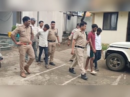 शादीशुदा महिला से प्रेम करना युवक को पड़ा भारी, गला घोंटने के बाद कुल्हाड़ी से काटा; महिला सहित चार आरोपी गिरफ्तार