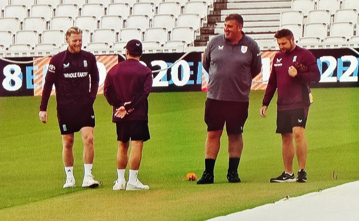 England's Hypocrisy Exposed? Oval Curator, Coach Brendon McCullum Stand Next To The Pitch Day After Gambhir Row