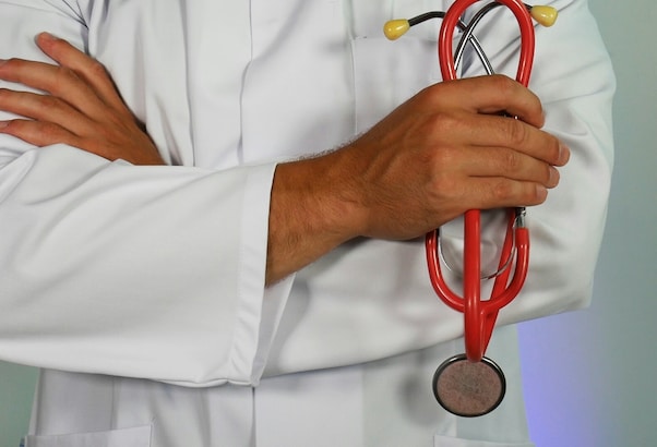 MBBS हो गया है कंप्लीट? इन सेक्टर्स में बन सकते हैं सरकारी डॉक्टर से लेकर Officer