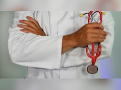 MBBS हो गया है कंप्लीट? इन सेक्टर्स में बन सकते हैं सरकारी डॉक्टर से लेकर Officer