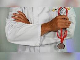 MBBS हो गया है कंप्लीट? इन सेक्टर्स में बन सकते हैं सरकारी डॉक्टर से लेकर Officer