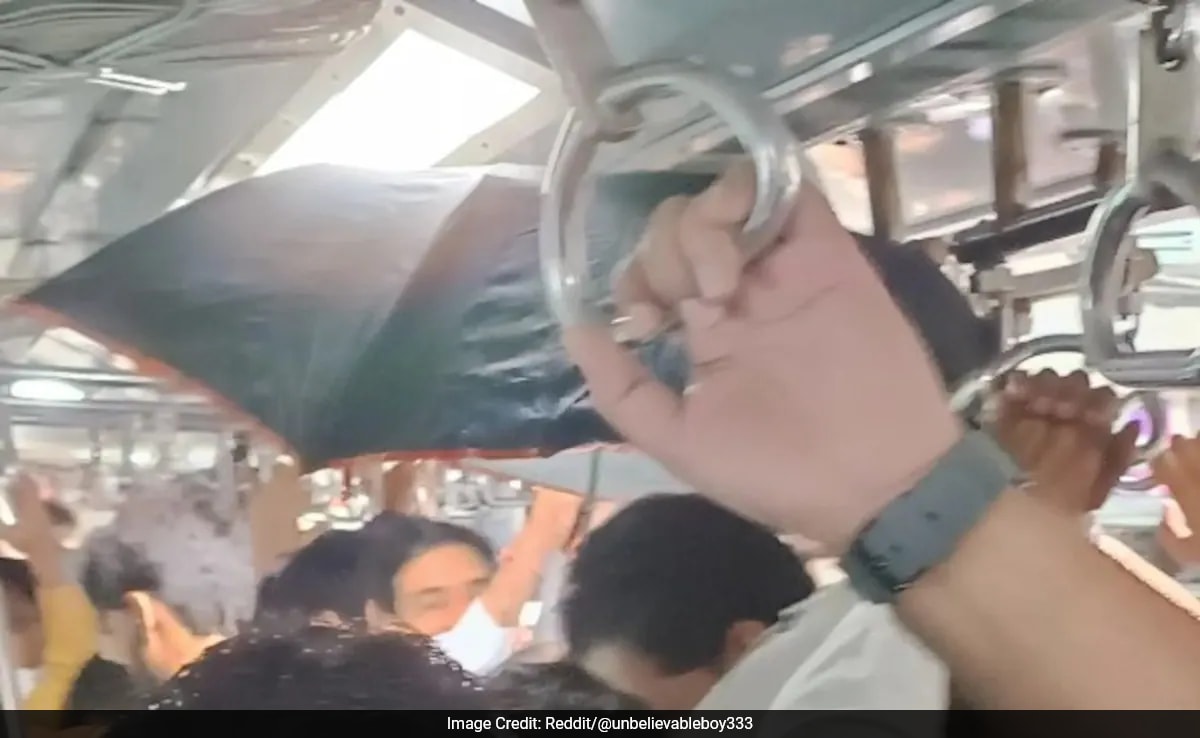 Местните влакове на Мумбай са спасителната линия на нейните хора