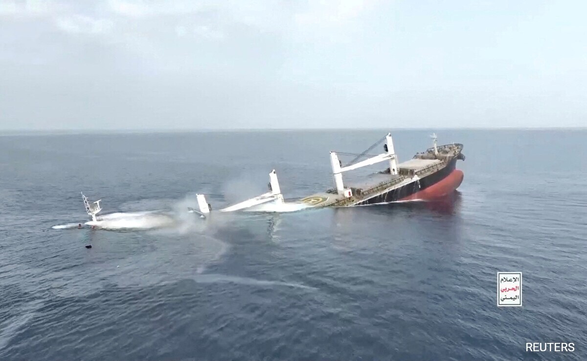 Търговските кораби все още плаващи през Червено море Йеменският бряг