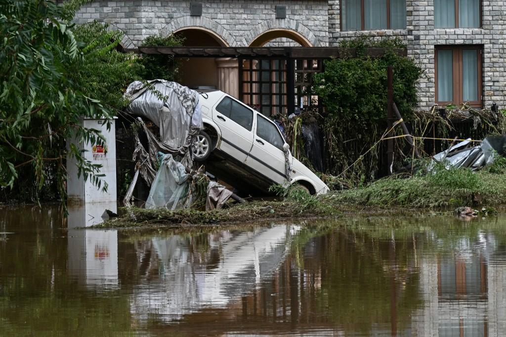 Heavy Rain, Landslides In China Force Evacuations, Kill Over 30 People
