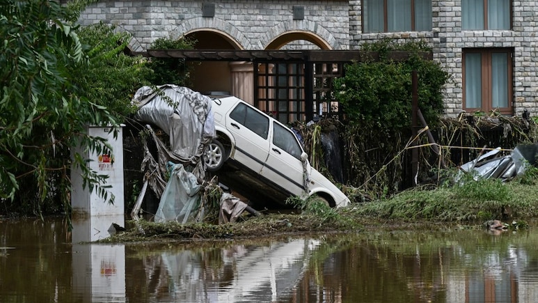 Heavy Rain, Floods, Landslides In China Force Evacuations, Kill Over 30 People Heavy Rain, Floods, Landslides In China Force Evacuations, Kill Over 30 People