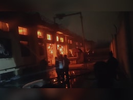 गाजियाबाद में पेपर रोल की फैक्ट्री में लगी भीषण आग, 18 दमकल की गाड़ियां मौके पर मौजूद