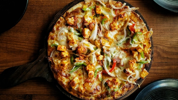 7 Desi-Style Pizzas To Satisfy Your Rainy Day Cravings