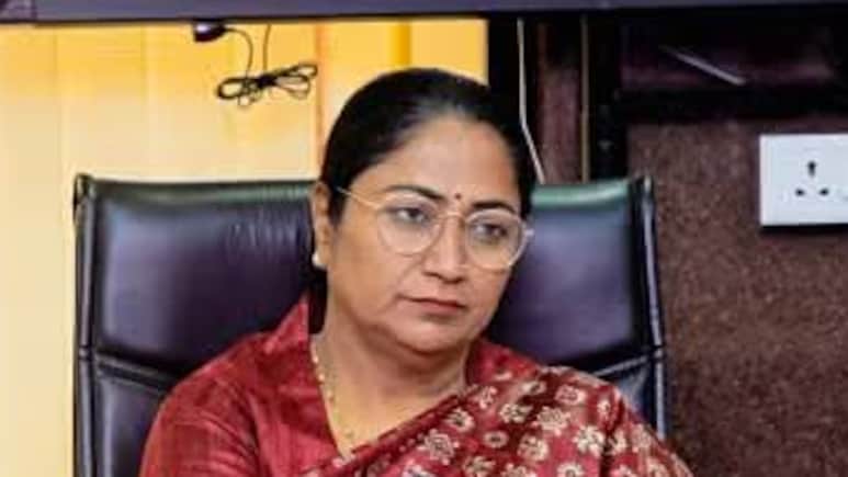 दिल्ली में चला लाइसेंस राज पर चाबुक, निगम और पुलिस से छिना लाइसेंस देने का अधिकार