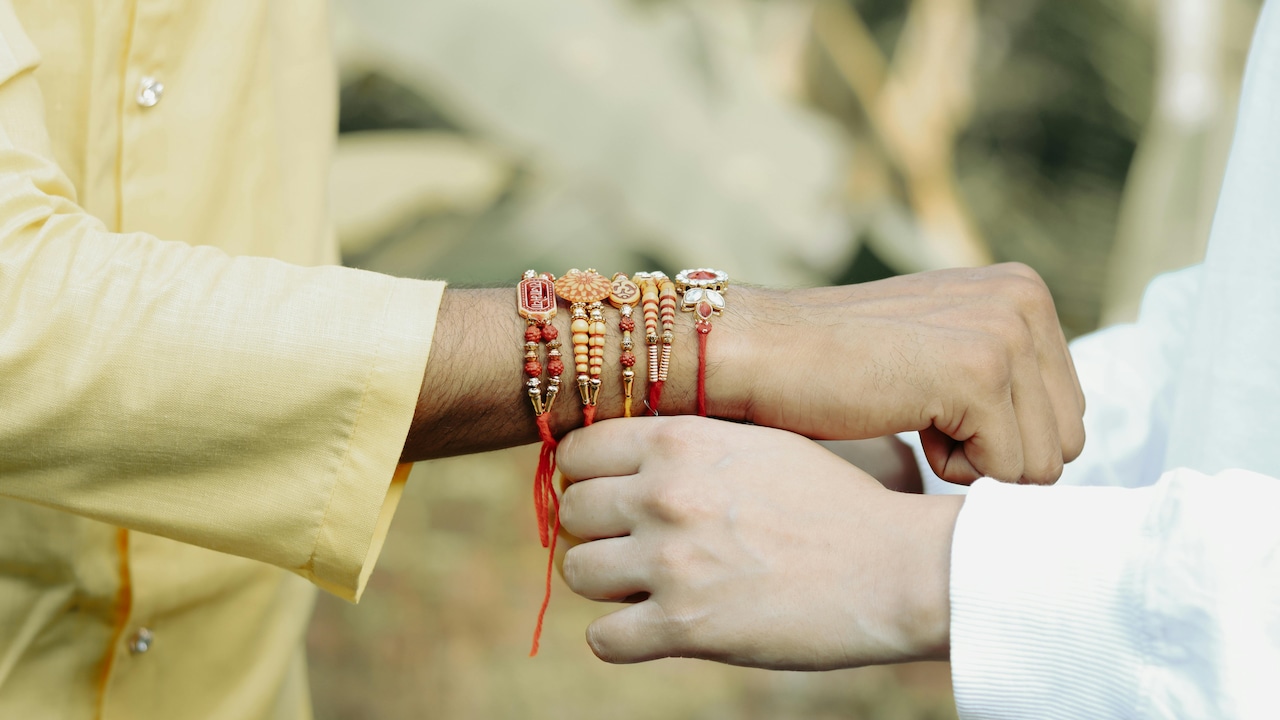 Top Designer And Stylish Rakhis To Buy On Flipkart Freedom Sale 
