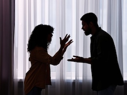 हैदराबाद : बर्थ डे पार्टी में सभी के सामने बेवफाई के शक में पति ने की चाकू से पत्नी की हत्या हैदराबाद : बर्थ डे पार्टी में सभी के सामने बेवफाई के शक में पति ने की चाकू से पत्नी की हत्या