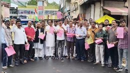 विदिशा में बारिश से टूटी सड़कें लबालब, इलाकों में घुसा पानी; कांग्रेस ने किया प्रदर्शन