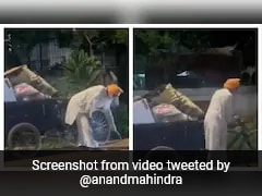 Anand Mahindra Shares Video Of 88-Year-Old Retired Police Officer Cleaning Chandigarh Streets: 