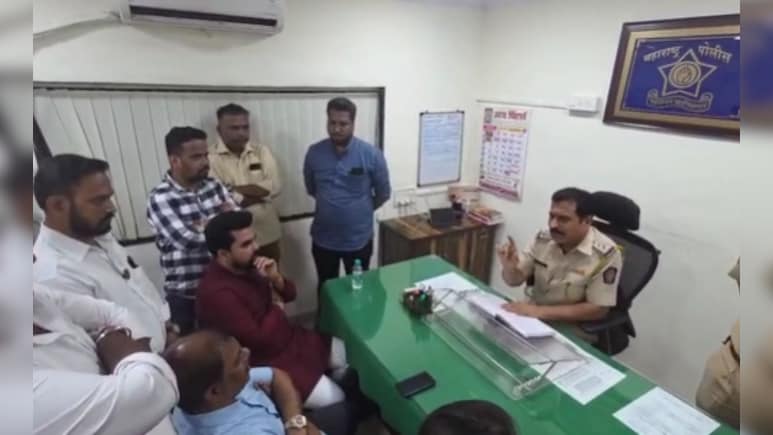 Marathi Hindi Row: 'मराठीत बोलू नको', कॉलेजबाहेर तरुणाला हॉकी स्टीकने बेदम मारहाण, मनसे आक्रमक