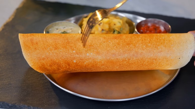 आज क्या बनाऊं: सिर्फ 1 कच्चे आलू से बनाएं कुरकुरा टेस्टी डोसा, फटाफट नोट करें आसान रेसिपी