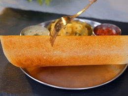 आज क्या बनाऊं: सिर्फ 1 कच्चे आलू से बनाएं कुरकुरा टेस्टी डोसा, फटाफट नोट करें आसान रेसिपी आज क्या बनाऊं: सिर्फ 1 कच्चे आलू से बनाएं कुरकुरा टेस्टी डोसा, फटाफट नोट करें आसान रेसिपी