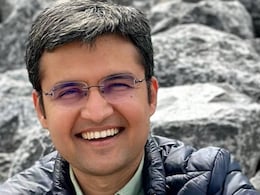 Success Story: IIT से UPSC, 21 साल में टॉपर बनने वाले IAS अधिकारी की कहानी, जिन्होंने संगीत को बनाया करियर Success Story: IIT से UPSC, 21 साल में टॉपर बनने वाले IAS अधिकारी की कहानी, जिन्होंने संगीत को बनाया करियर