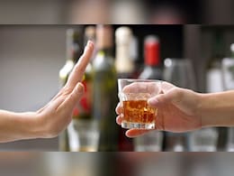 अधिक शराब पीने से लिवर कैंसर का खतरा, एम्स के डॉक्टर ने दी बचाव की जानकारी अधिक शराब पीने से लिवर कैंसर का खतरा, एम्स के डॉक्टर ने दी बचाव की जानकारी