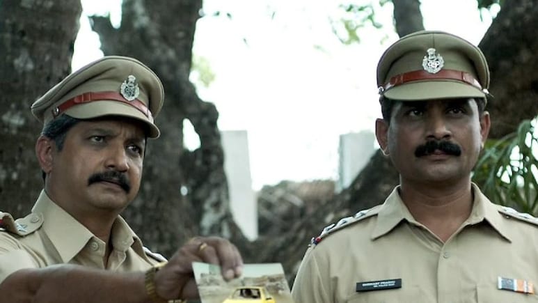 परिवार को बचाने के लिए पुलिस फोर्स से उलझ गया ये शख्स, 10 साल पहले आई फिल्म, 50 करोड़ बजट और कमाए 146 करोड़ परिवार को बचाने के लिए पुलिस फोर्स से उलझ गया ये शख्स, 10 साल पहले आई फिल्म, 50 करोड़ बजट और कमाए 146 करोड़