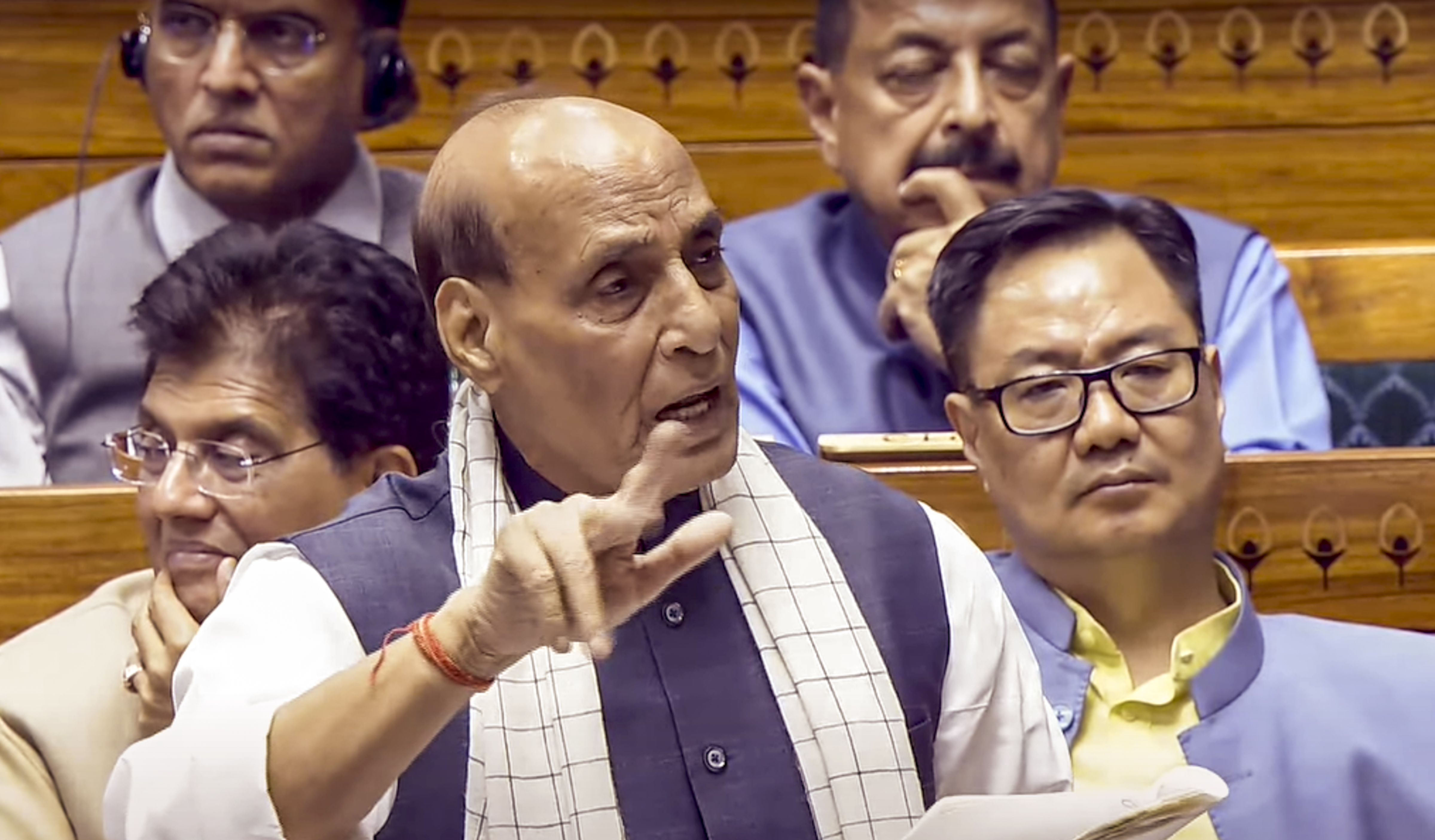 पहलगाम पर विपक्ष के वो 5 सवाल, सरकार ने एक-एक कर हमलों की धार को कैसे किया कुंद