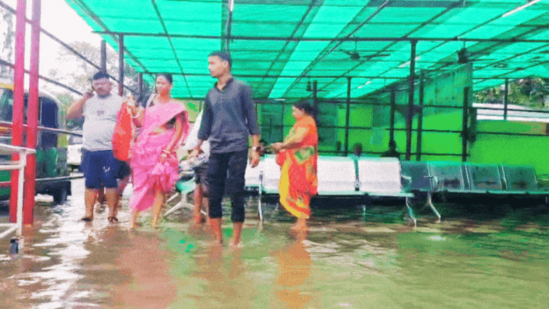 पटना पानी-पानी: भारी बारिश के बाद जलमग्‍न हुईं सड़कें, लबालब हुईं कॉलोनियां, देखें वीडियो