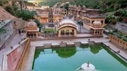 गुरु पूर्ण&zwj;िमा व&zwj;िशेष: गलता पीठ स्&zwj;थाप&zwj;ित करने वाले बाबा की कहानी, रोज केवल एक ग&zwj;िलास दूध पीते थे; नाम पड़ा पयहारी बाबा