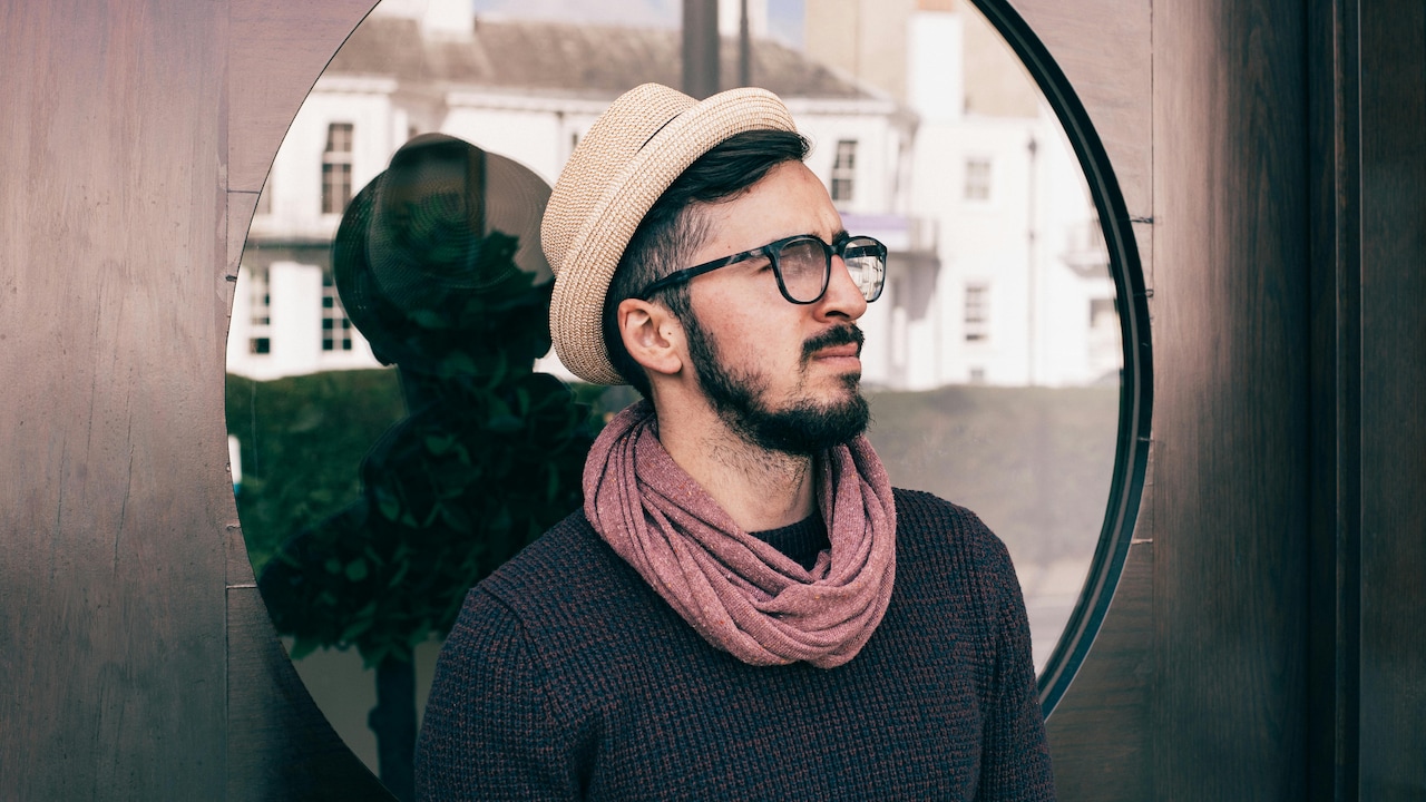 Men can also look stylish and classy in cotton scarves 
