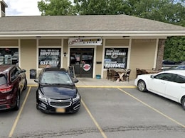 Man Ties The Knot At His Viral Sandwich Shop Before It Closes For Good Man Ties The Knot At His Viral Sandwich Shop Before It Closes For Good