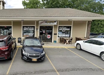 Man Ties The Knot At His Viral Sandwich Shop Before It Closes For Good Man Ties The Knot At His Viral Sandwich Shop Before It Closes For Good