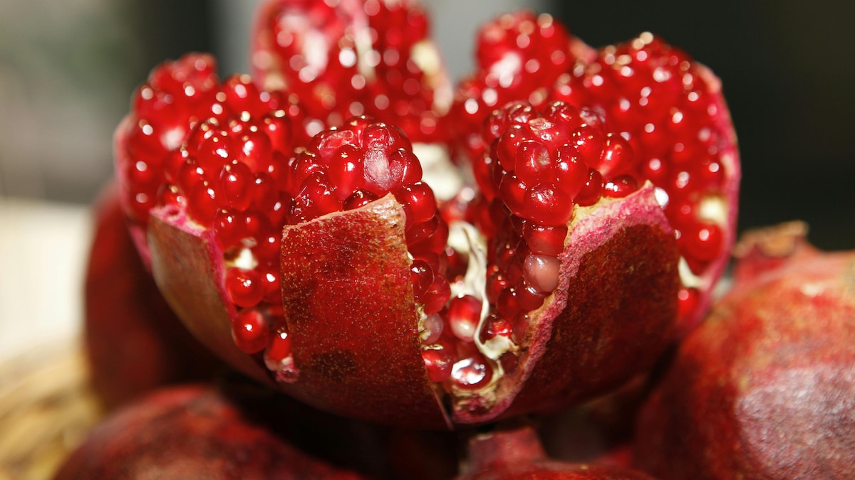 5 Surprising Health Benefits Of Pomegranate Peel You Probably Did Not Know About