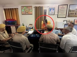 Rajasthan: सामने तीन CI और थानेदार की कुर्सी पर बैठे बीजेपी MLA बालमुकुंद आचार्य, कांग्रेस ने कहा- यह शर्मनाक है