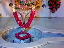Sawan Shivratri 2025: सावन शिवरात्रि पर कब शिवलिंग पर चढ़ाएं जल, जानिए जलाभिषेक शुभ मुहूर्त और पूजा विधि Sawan Shivratri 2025: सावन शिवरात्रि पर कब शिवलिंग पर चढ़ाएं जल, जानिए जलाभिषेक शुभ मुहूर्त और पूजा विधि