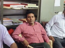 ACB Action: रिश्वत लेते रंगे हाथ पकड़ा गया राजस्व निरीक्षक, पकड़े जाने पर फेंक दिए रुपये ACB Action: रिश्वत लेते रंगे हाथ पकड़ा गया राजस्व निरीक्षक, पकड़े जाने पर फेंक दिए रुपये