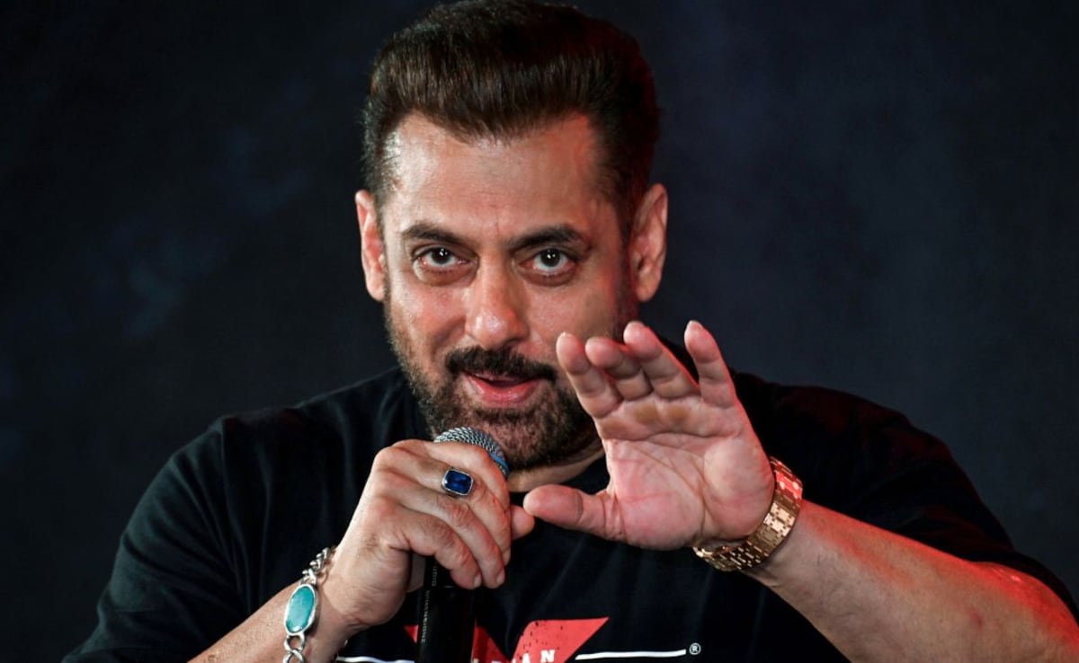 Salman Khan Wears A Blue Sapphire Ring To Mumbai Event, Astrologer Reveals 3 Reasons Why