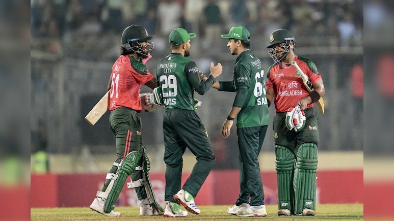 T20 WC 2026: 'पाक-यूएई हमारा मैच होस्ट करते हैं तो कोई दिक्कत नहीं', वेन्यू विवाद पर खेल सलाहकार आसिफ नजरुल का बड़ा बयान