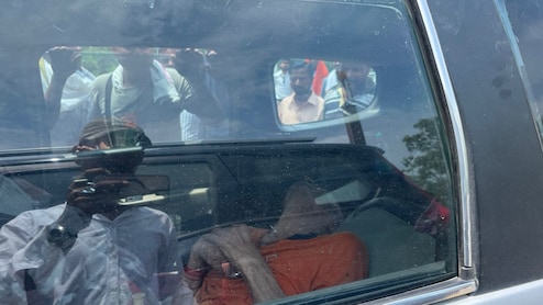 Mumbai Man Locked Inside Car By Family, Rescued Near Taj Mahal