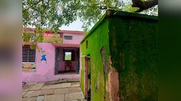 सरकारी स्कूल की बदहाली: न बाउंड्री वॉल, न पानी, न किचन शेड, बच्चे खतरे और अव्यवस्था में पढ़ने को मजबूर