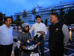 Pratap Sarnaik: परिवहन मंत्र्यांनी Rapido बुक केली, राईड येताच रंगेहाथ पकडले Pratap Sarnaik: परिवहन मंत्र्यांनी Rapido बुक केली, राईड येताच रंगेहाथ पकडले